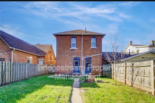 Building Photo - 266 McClure St