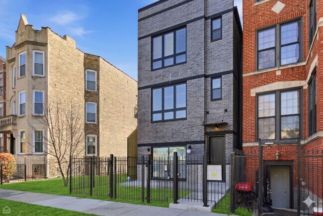 Building Photo - 4841 S Prairie Ave