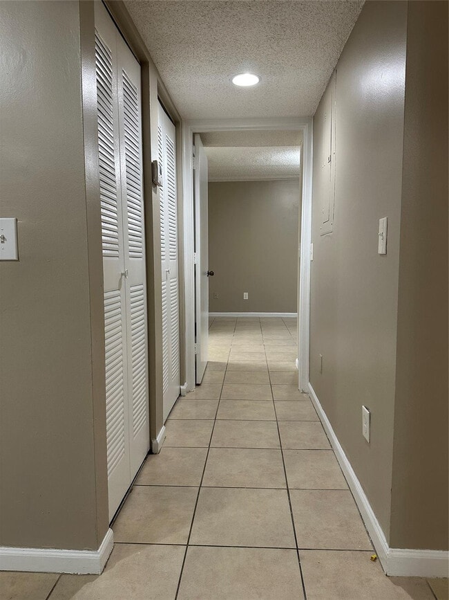 Building Photo - 5590 NW 61st St