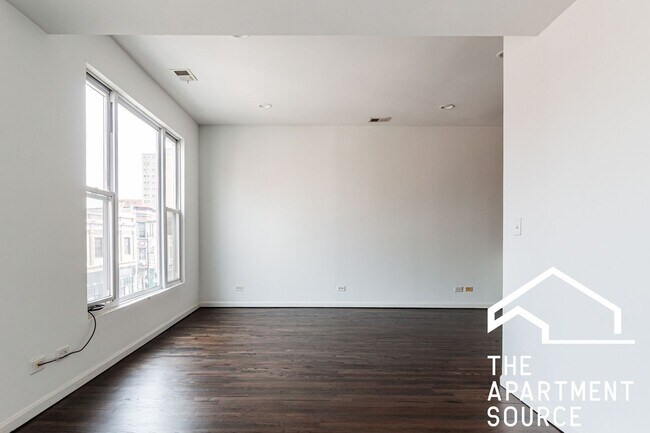 Building Photo - 3328 N Clark St