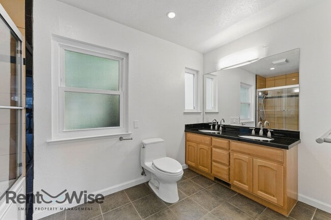 Building Photo - 6845 Thornhill Dr