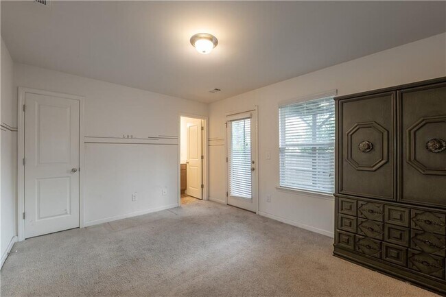Building Photo - 915 Society Cir