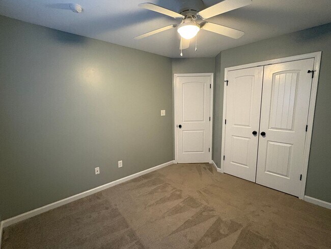 Building Photo - Lovely 3 Bed 2 Bath Raeford Home