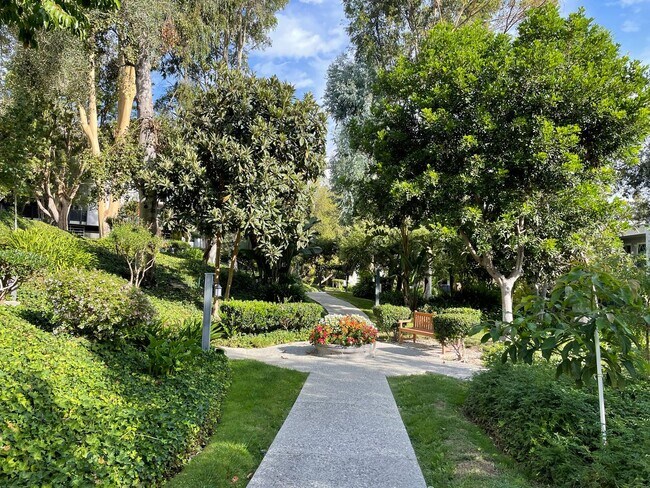 Building Photo - Luxury Living at The Estates Condominium Complex – 2 Bedroom, 2 Bathroom