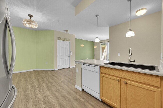 Building Photo - $1,595.00 - $500 OFF First Month Rent -  2 Bedrooms, 1 Bathroom, Condo in Longmont with Washer an...