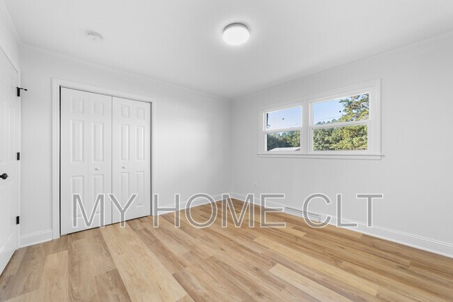 Building Photo - 3503 Linwood Rd