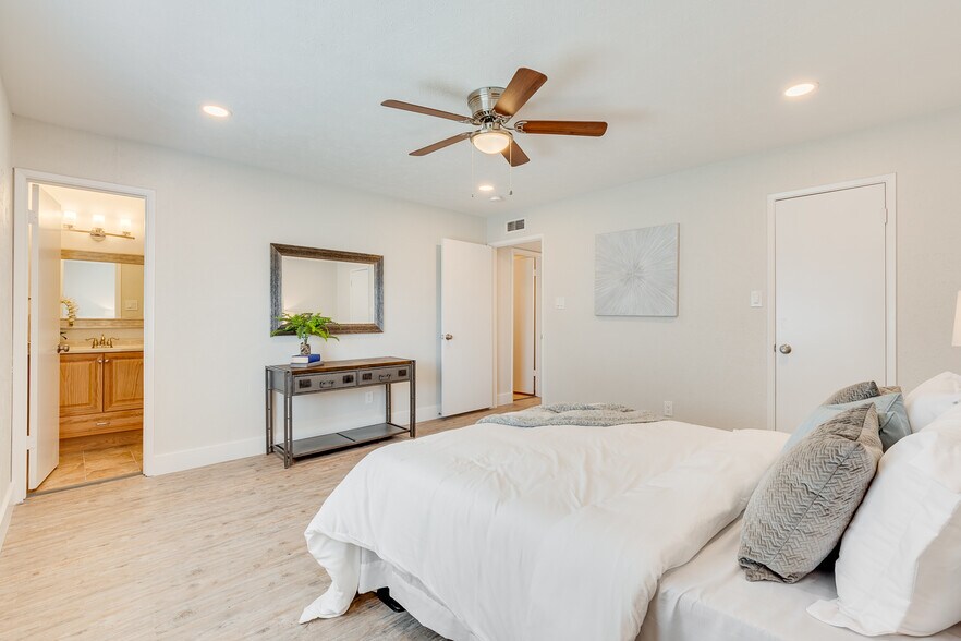 Building Photo - 3805 Longmeadow Way