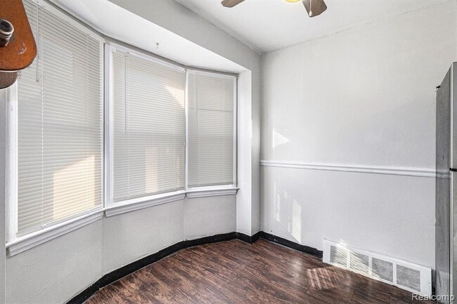 Building Photo - 9336 Sussex St