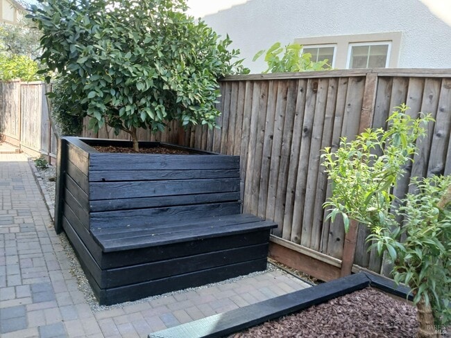 Building Photo - 2022 Verbena Dr