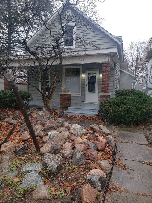 Primary Photo - 2 BR House near Main Street Corridor