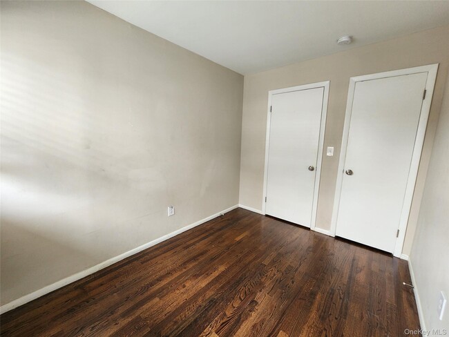 Building Photo - 12 Roosevelt Dr