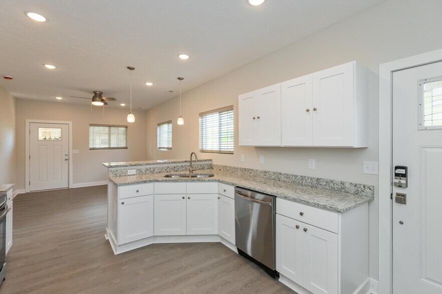 Downstairs Unit B Kitchen - 752 N Elder Ave