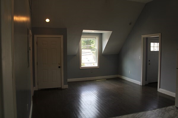 Building Photo - 211 Green St