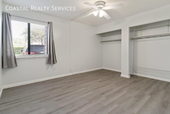 Building Photo - 308 Miracle Strip Pkwy SW