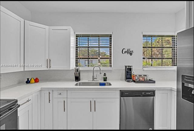 Building Photo - 860 NW 17th Ct