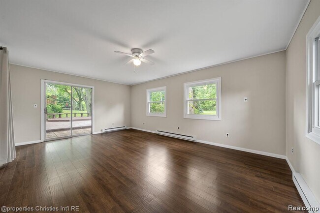 Building Photo - 126 Orchardale Dr