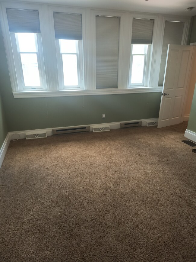 Building Photo - 535 Main St