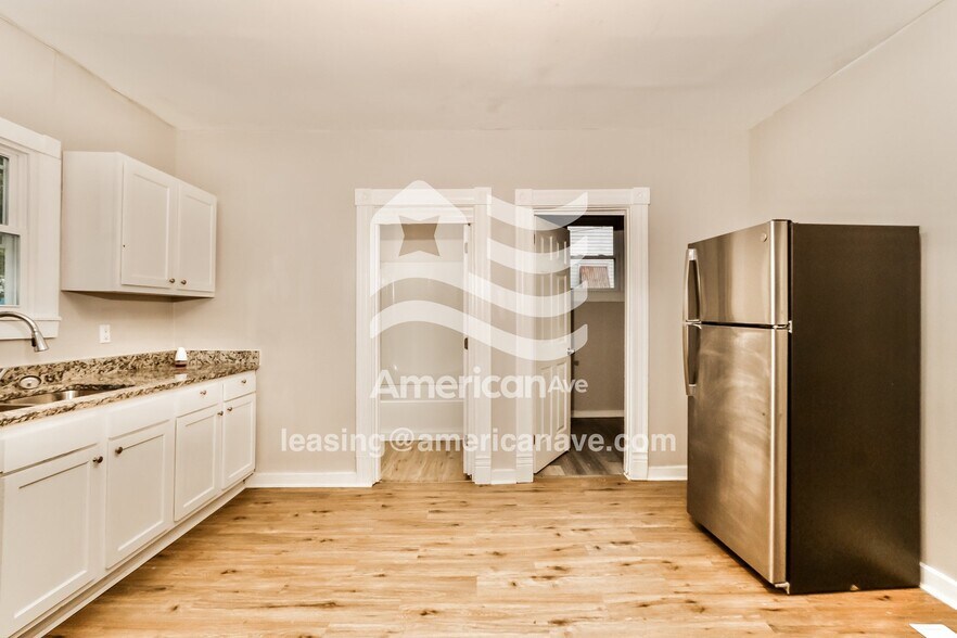 Building Photo - 803 S 33rd St