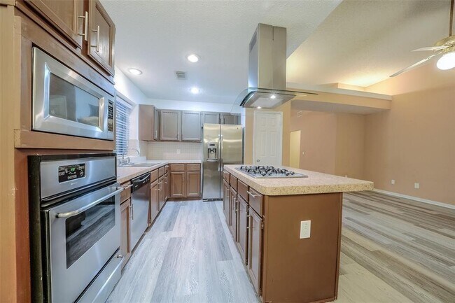 Building Photo - 143 W Village Knoll Cir