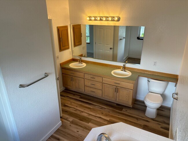 Building Photo - Beautiful 3 Bedroom Lacey House for Rent!