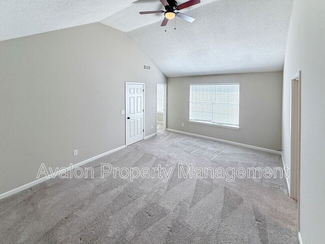 Building Photo - 282 Bonnes Dr SW