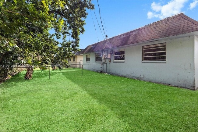 Building Photo - 1340 NW 8th Ave