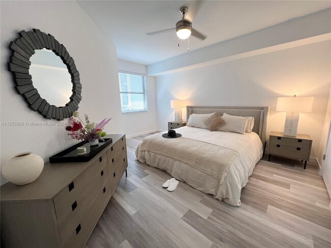 Primary Photo - 401 Hialeah Dr