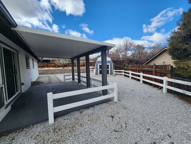 Building Photo - Welcome to this modern 3 bedroom, 2 bathro...