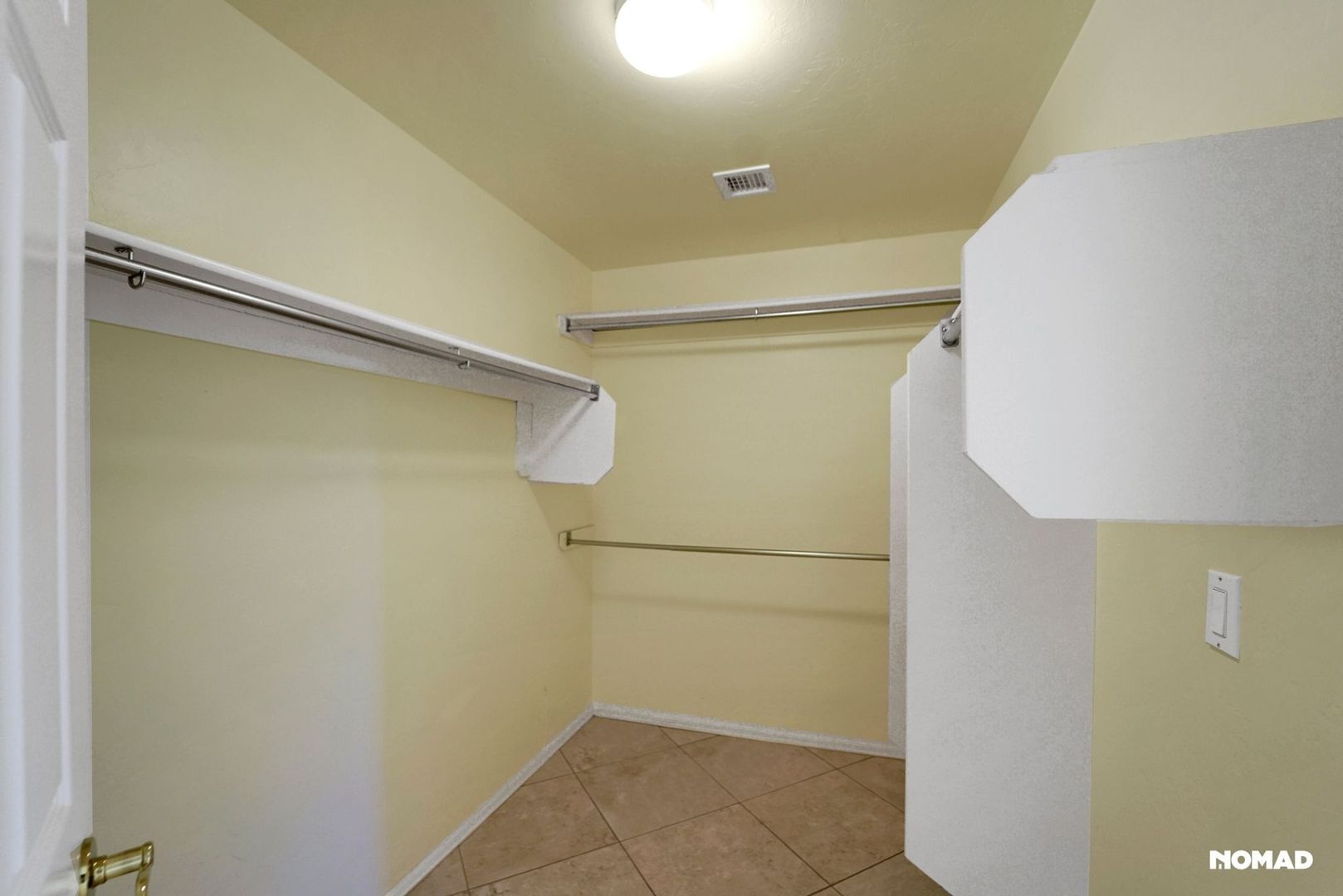 Building Photo - 2451 E Stone Stable Dr