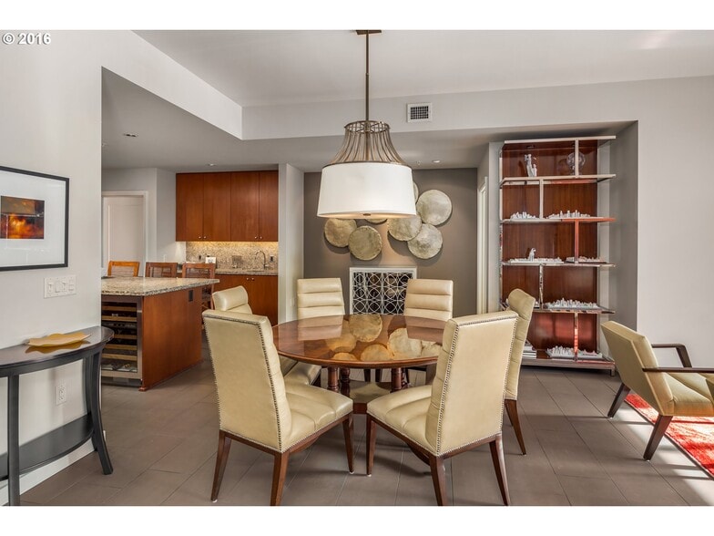 Building Photo - 1025 NW Couch St