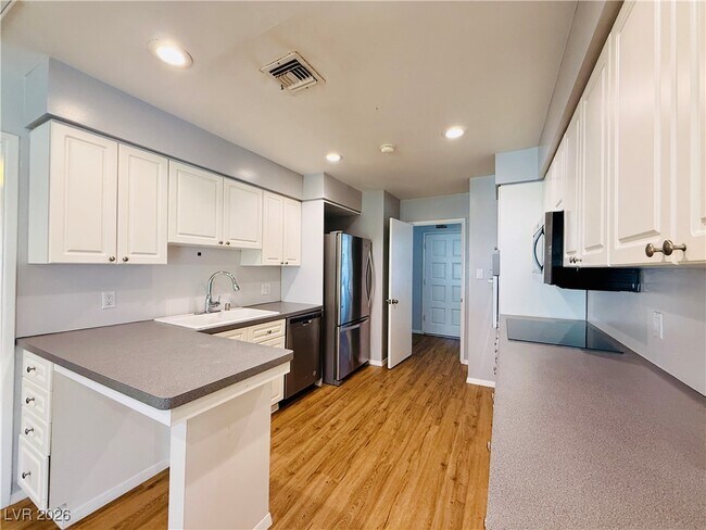 Building Photo - 1208 Buehler Dr