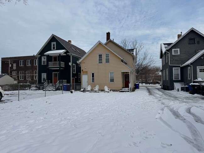 Building Photo - 2476 W 10th St