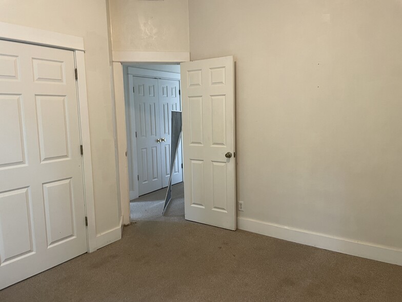 Building Photo - 2150 Essex Ln