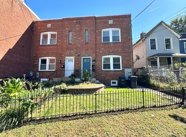 Primary Photo - Charming 2 BR/1 BA Apartment in Anacostia!