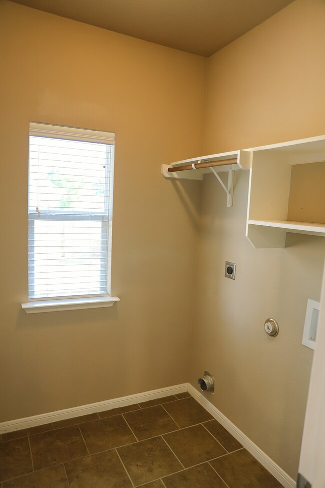 Building Photo - 219 Chering Dr