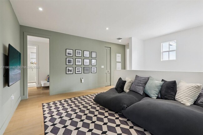 Building Photo - 7420 SW 54th Ct