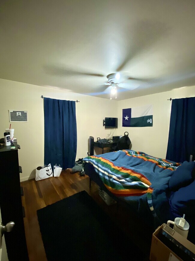 Building Photo - Available Late July! Four Bedroom in Tech ...