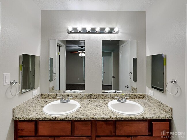 Building Photo - 8218 Tattershall Cir