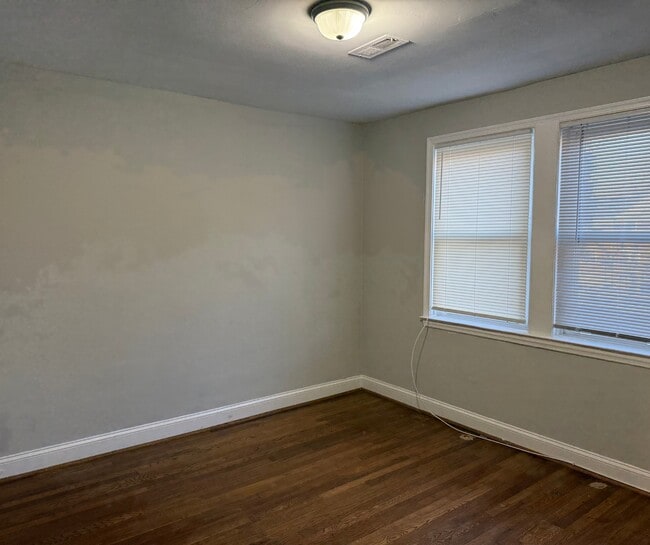 Building Photo - Cozy renovated 2 bedroom apartment