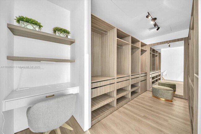 Building Photo - 1300 Monad Ter