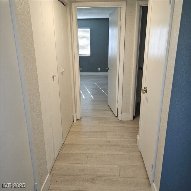 Building Photo - 1404 Oak Rock Dr