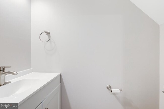 Building Photo - 369 E Hector St