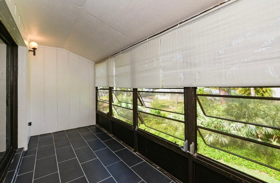 Building Photo - 800 NW Fork Rd