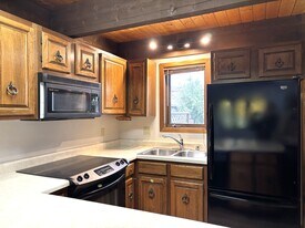 Building Photo - 315 Heather Ln