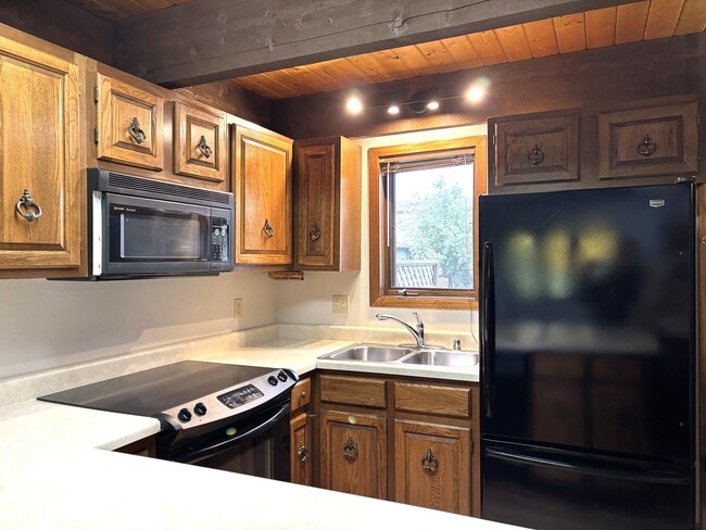 Building Photo - 315 Heather Ln