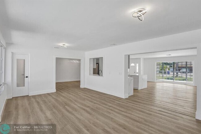 Building Photo - 4751 NE 29th Ave