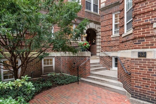Building Photo - 43 Linnaean St