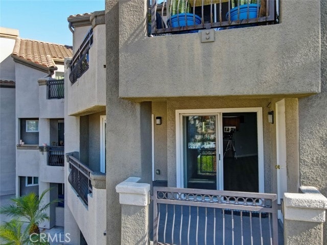 Building Photo - 310 Lake St