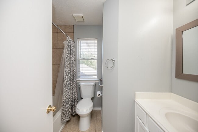 Building Photo - 8231 Chelsea Bend Ct