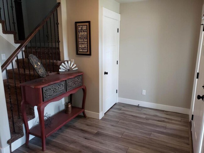 Building Photo - 42 E 1825 N